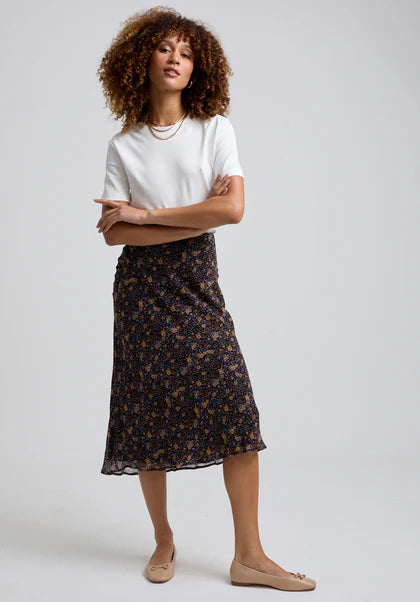 Styling Skirts to the Office in Your Wardrobe