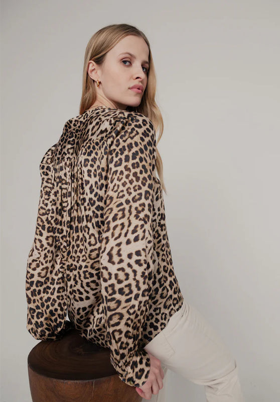 How To Style Animal Print In The Summer