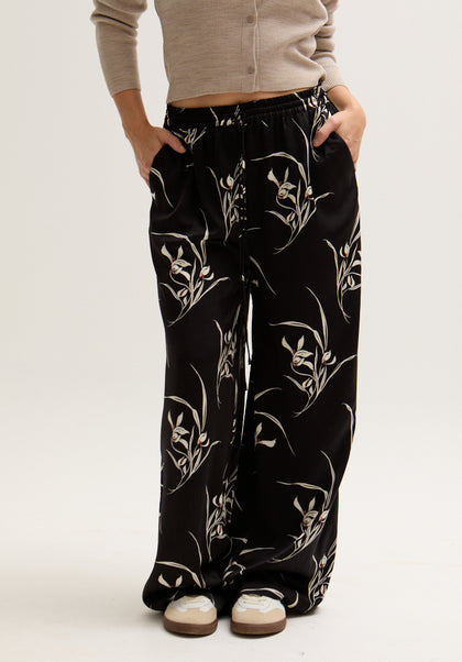 womens Wide Leg Large Floral Print satin Trouser In Black -4