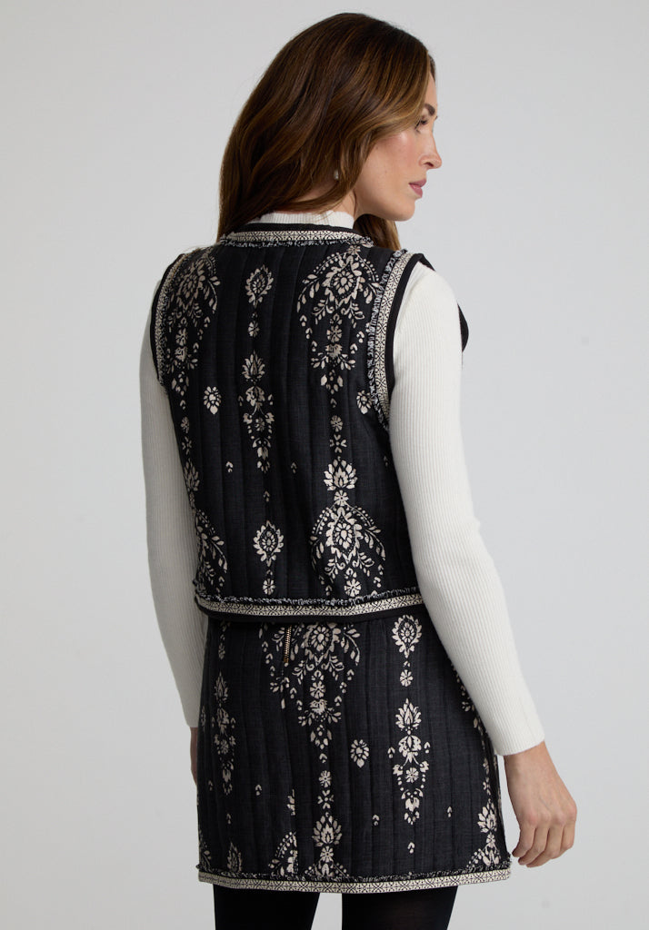 Nala Quilted Floral Print Gilet In Black